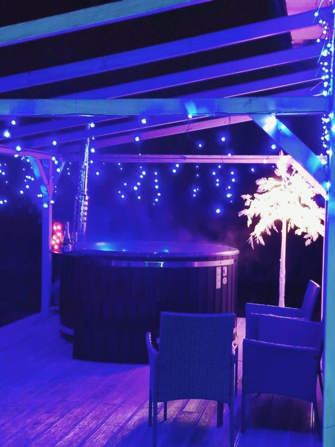 Diamenty Baltyku Domki Wakacyjne Balia Z Jacuzzi Mielenko Exterior photo