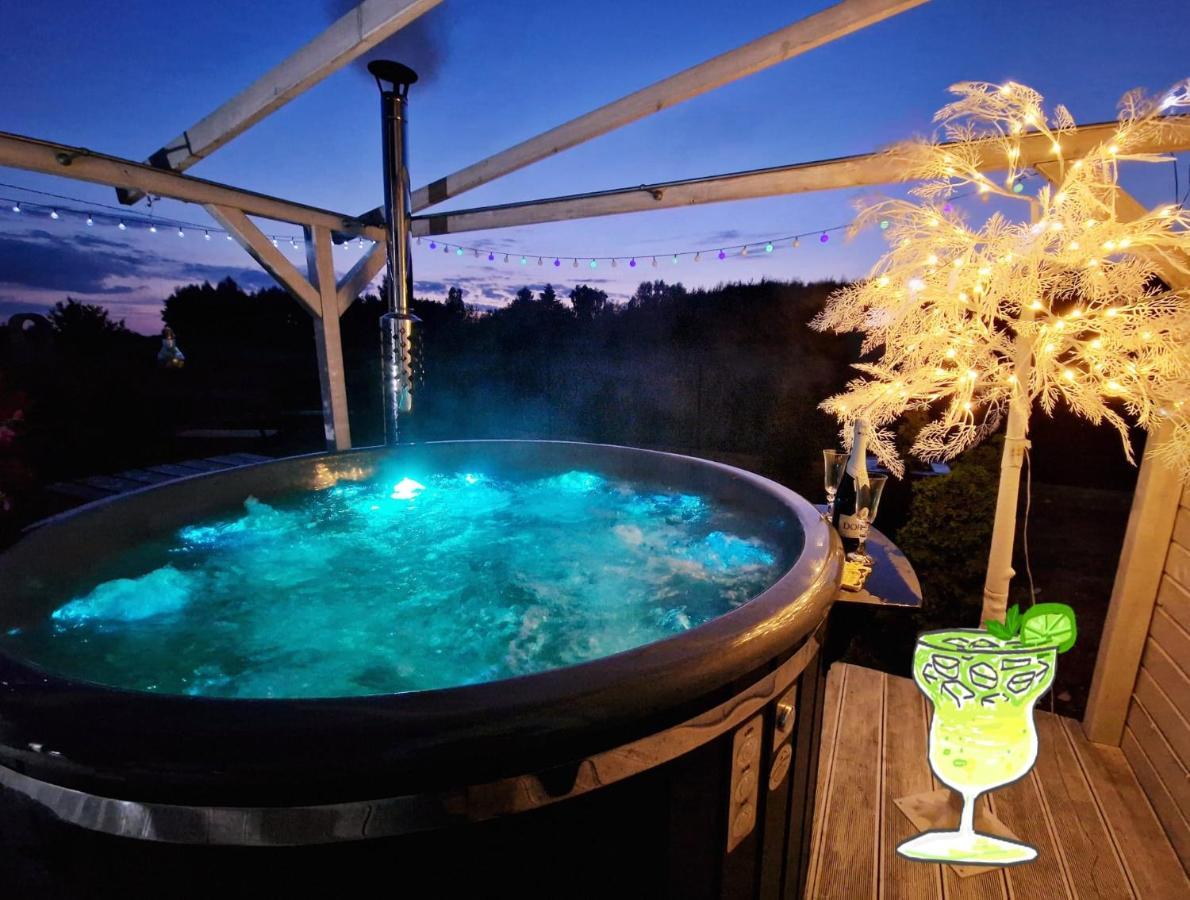Diamenty Baltyku Domki Wakacyjne Balia Z Jacuzzi Mielenko Exterior photo